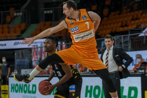 意甲老将收 意甲老将收