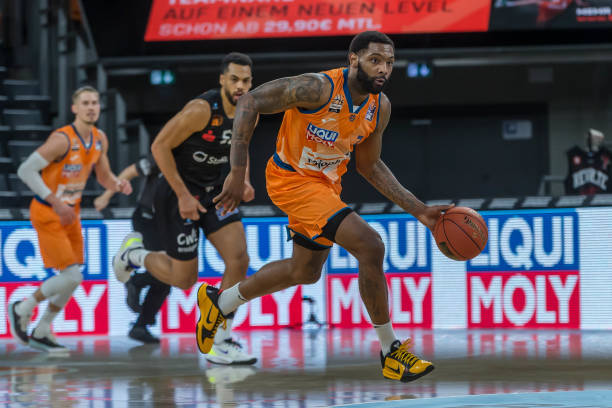 协作还是自 协作还是自